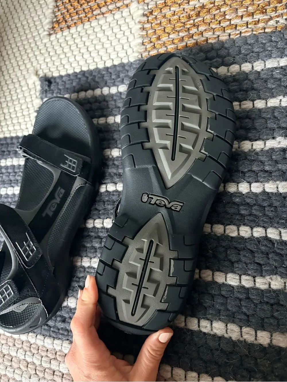 Teva Men's Minam sandals in Black | size 12 | like new